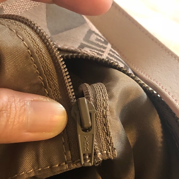 Authentic givenchy bag - Picture 8 of 16